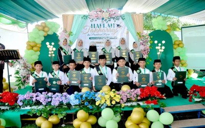 Haflah Takharruj dan Penerimaan Rapor MI